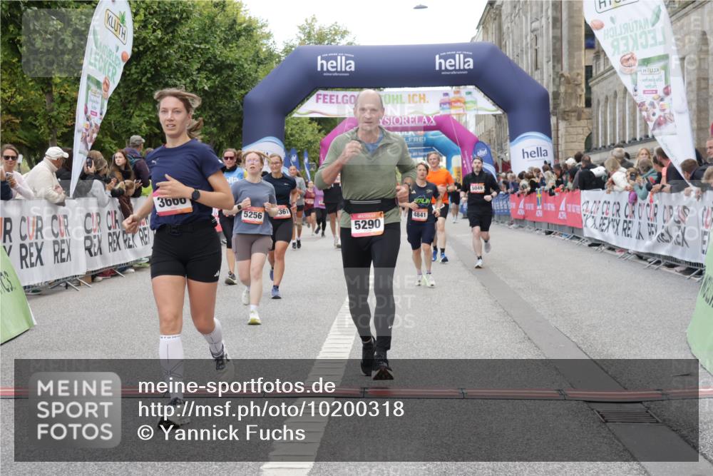 06.09.2026 - CURREX Alsterlauf Yannick Fuchs http://msf.ph/oto/10200318 06.09.2026 10:08:02 Ziel 3296, 3666, 3757, 3758, 3915, 3916, 3932, 4159, 4841, 5049, 5256, 5290, 5324, 5597, 6168, 6361, 6395 meine-sportfotos.de
