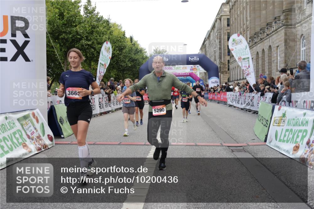 06.09.2026 - CURREX Alsterlauf Yannick Fuchs http://msf.ph/oto/10200436 06.09.2026 10:08:03 Ziel 3296, 3298, 3666, 3757, 3758, 3915, 3916, 3932, 4159, 4841, 5049, 5256, 5290, 5324, 5597, 6168, 6361, 6395 meine-sportfotos.de
