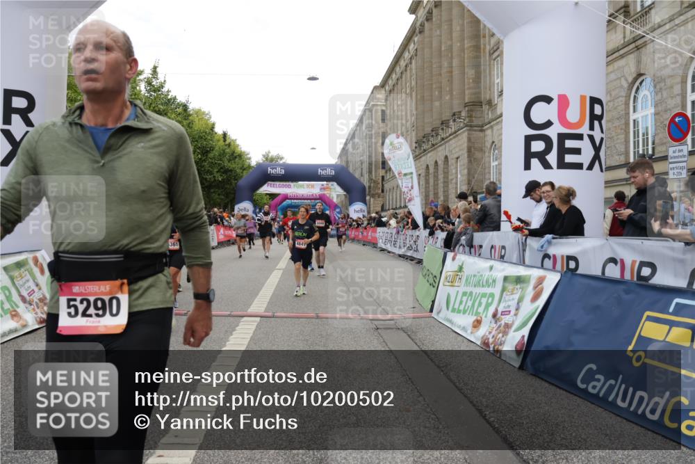 06.09.2026 - CURREX Alsterlauf Yannick Fuchs http://msf.ph/oto/10200502 06.09.2026 10:08:04 Ziel 2390, 3192, 3193, 3194, 3296, 3298, 3666, 3757, 3758, 3916, 4159, 4841, 5049, 5256, 5290, 5597, 6168, 6361, 6395 meine-sportfotos.de