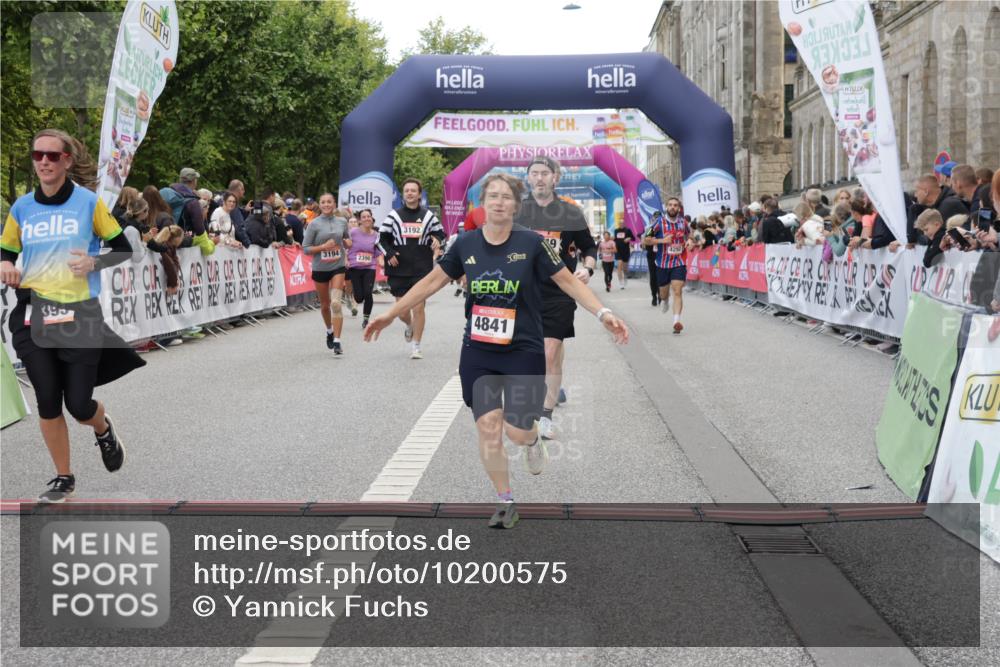 06.09.2026 - CURREX Alsterlauf Yannick Fuchs http://msf.ph/oto/10200575 06.09.2026 10:08:05 Ziel 2390, 2407, 3192, 3193, 3194, 3298, 3666, 4159, 4292, 4727, 4841, 5049, 5256, 5290, 5597, 6168, 6361, 6395 meine-sportfotos.de