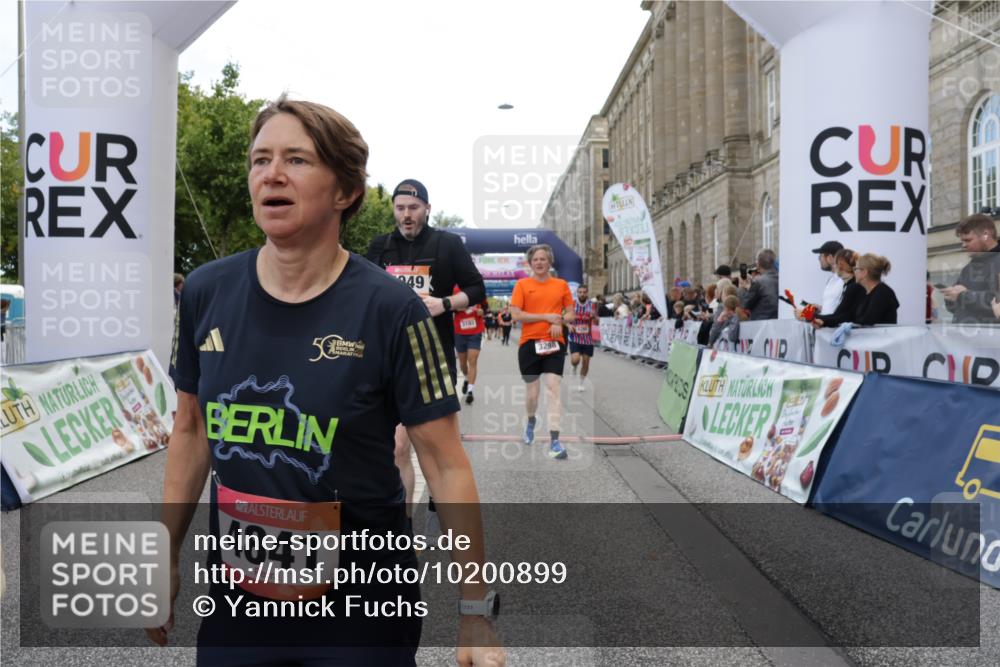 06.09.2026 - CURREX Alsterlauf Yannick Fuchs http://msf.ph/oto/10200899 06.09.2026 10:08:08 Ziel 2363, 2390, 2407, 2785, 3192, 3193, 3194, 3298, 3666, 4159, 4292, 4727, 4841, 5049, 5256, 5290, 5597, 6168, 6361, 6395 meine-sportfotos.de