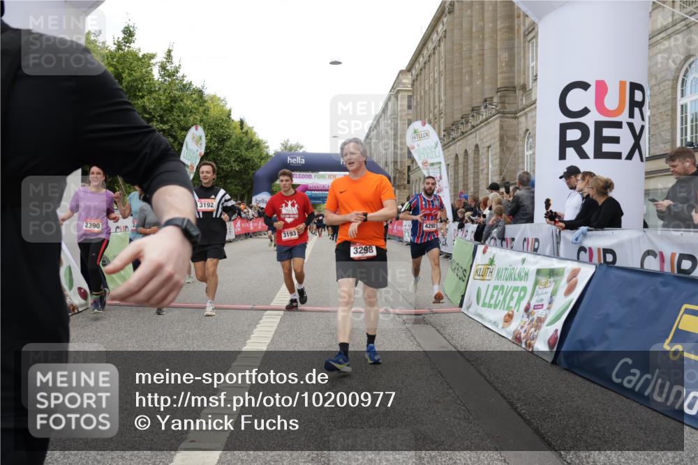 06.09.2026 - CURREX Alsterlauf Yannick Fuchs http://msf.ph/oto/10200977 06.09.2026 10:08:09 Ziel 2363, 2390, 2407, 2785, 3192, 3193, 3194, 3298, 3666, 4292, 4727, 4841, 5049, 5256, 5290, 5507, 6361, 6395 meine-sportfotos.de
