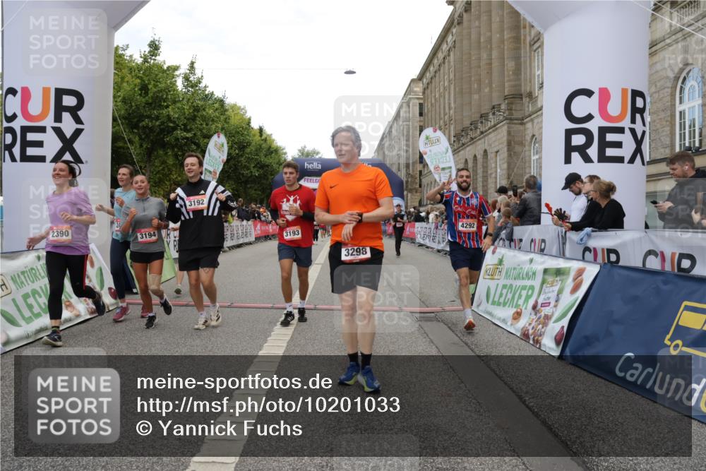06.09.2026 - CURREX Alsterlauf Yannick Fuchs http://msf.ph/oto/10201033 06.09.2026 10:08:10 Ziel 2363, 2390, 2407, 2785, 3192, 3193, 3194, 3298, 4292, 4727, 4841, 5049, 5256, 5290, 5507, 6361, 6395 meine-sportfotos.de