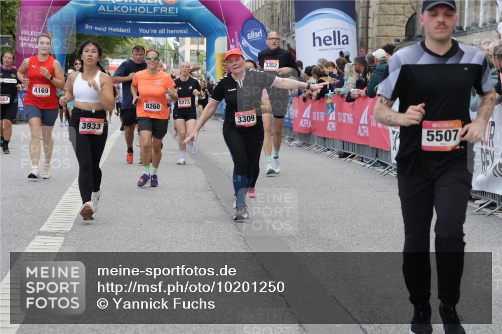 06.09.2026 - CURREX Alsterlauf Yannick Fuchs http://msf.ph/oto/10201250 06.09.2026 10:08:13 Ziel 2363, 2390, 2407, 2785, 3192, 3193, 3194, 3200, 3298, 3309, 3933, 4292, 4590, 4727, 4841, 5049, 5507, 6395, 8258, 8260 meine-sportfotos.de