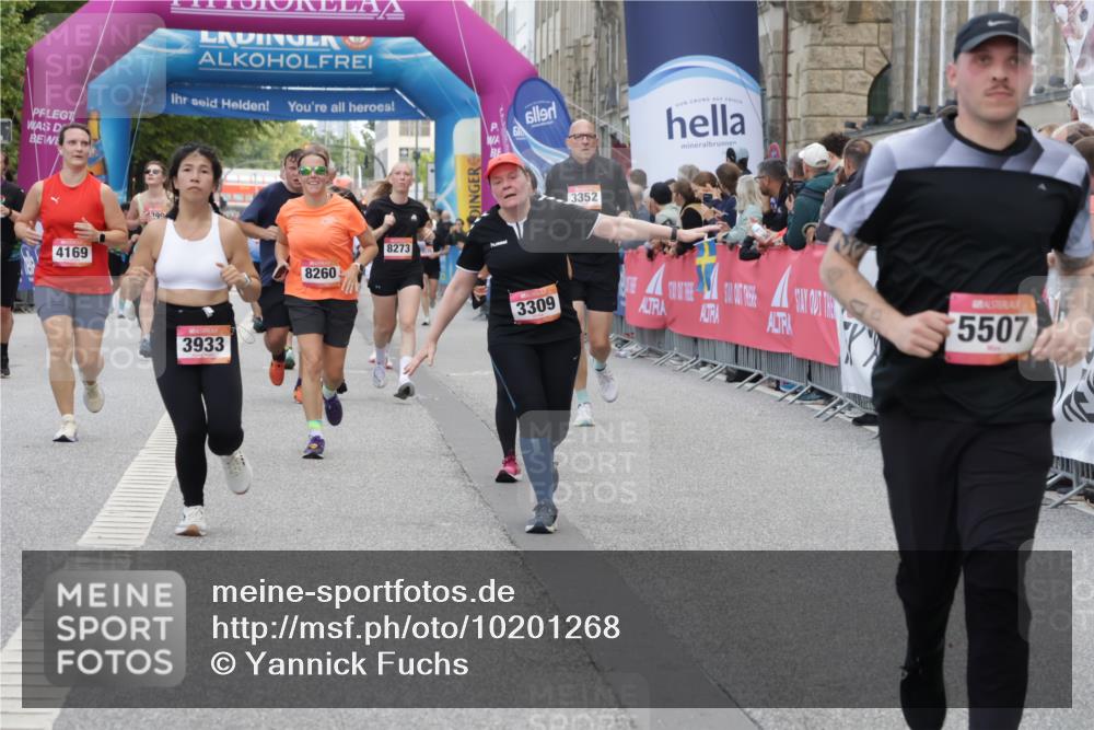 06.09.2026 - CURREX Alsterlauf Yannick Fuchs http://msf.ph/oto/10201268 06.09.2026 10:08:13 Ziel 2363, 2390, 2407, 2785, 3192, 3193, 3194, 3200, 3298, 3309, 3933, 4292, 4590, 4727, 4841, 5049, 5507, 6395, 8258, 8260 meine-sportfotos.de