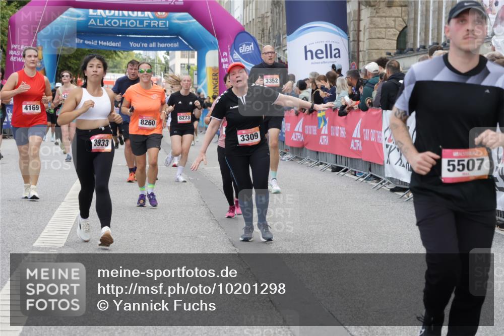 06.09.2026 - CURREX Alsterlauf Yannick Fuchs http://msf.ph/oto/10201298 06.09.2026 10:08:13 Ziel 2363, 2390, 2407, 2785, 3192, 3193, 3194, 3200, 3298, 3309, 3933, 4292, 4590, 4727, 4841, 5049, 5507, 6395, 8258, 8260 meine-sportfotos.de