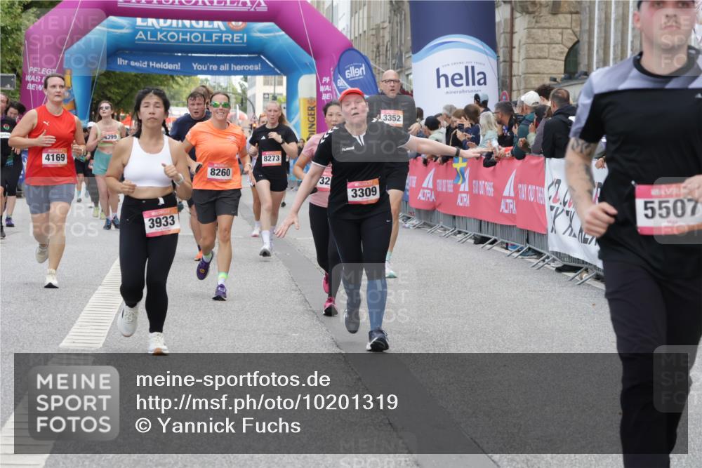 06.09.2026 - CURREX Alsterlauf Yannick Fuchs http://msf.ph/oto/10201319 06.09.2026 10:08:13 Ziel 2363, 2390, 2407, 2785, 3192, 3193, 3194, 3200, 3298, 3309, 3933, 4292, 4590, 4727, 4841, 5049, 5507, 6395, 8258, 8260 meine-sportfotos.de