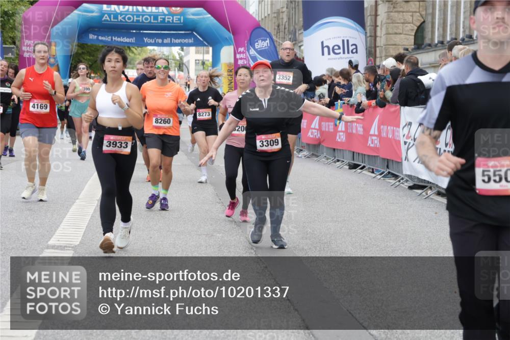 06.09.2026 - CURREX Alsterlauf Yannick Fuchs http://msf.ph/oto/10201337 06.09.2026 10:08:13 Ziel 2363, 2390, 2407, 2785, 3192, 3193, 3194, 3200, 3298, 3309, 3933, 4292, 4590, 4727, 4841, 5049, 5507, 6395, 8258, 8260 meine-sportfotos.de