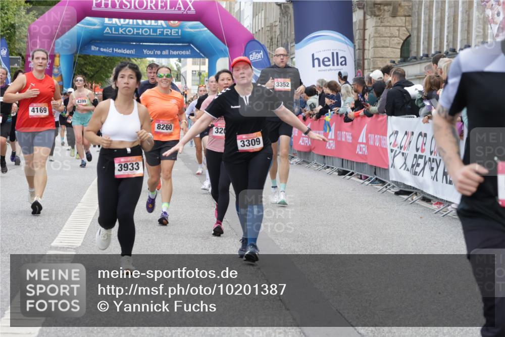 06.09.2026 - CURREX Alsterlauf Yannick Fuchs http://msf.ph/oto/10201387 06.09.2026 10:08:14 Ziel 2363, 2390, 2407, 2785, 3192, 3193, 3194, 3200, 3298, 3309, 3933, 4169, 4292, 4590, 4727, 5049, 5507, 8258, 8260 meine-sportfotos.de