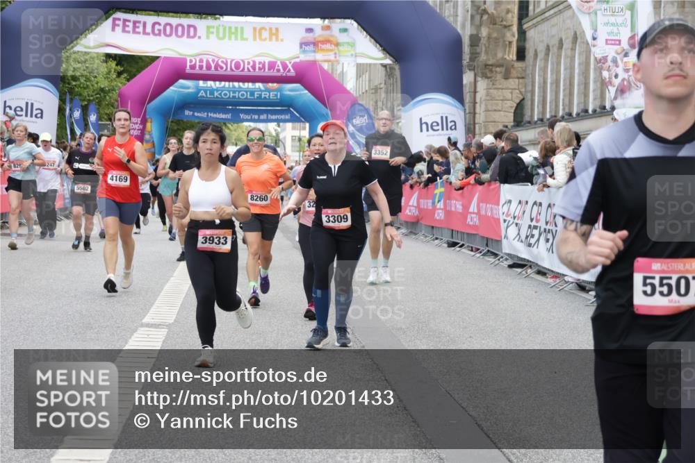 06.09.2026 - CURREX Alsterlauf Yannick Fuchs http://msf.ph/oto/10201433 06.09.2026 10:08:14 Ziel 2363, 2390, 2407, 2785, 3192, 3193, 3194, 3200, 3298, 3309, 3933, 4169, 4292, 4590, 4727, 5049, 5507, 8258, 8260 meine-sportfotos.de