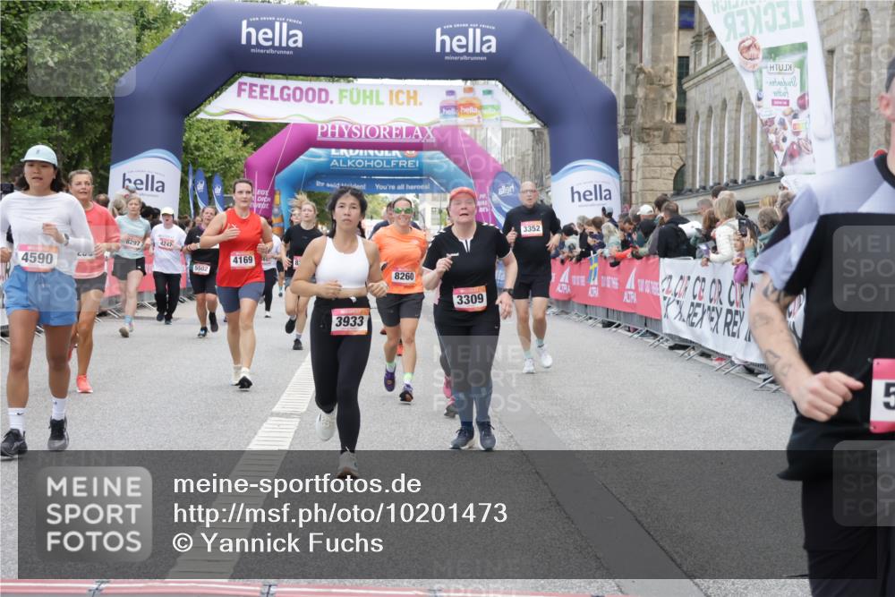 06.09.2026 - CURREX Alsterlauf Yannick Fuchs http://msf.ph/oto/10201473 06.09.2026 10:08:15 Ziel 2363, 2390, 2407, 2785, 3192, 3193, 3194, 3200, 3298, 3309, 3352, 3933, 4169, 4292, 4590, 4727, 5507, 8258, 8260 meine-sportfotos.de