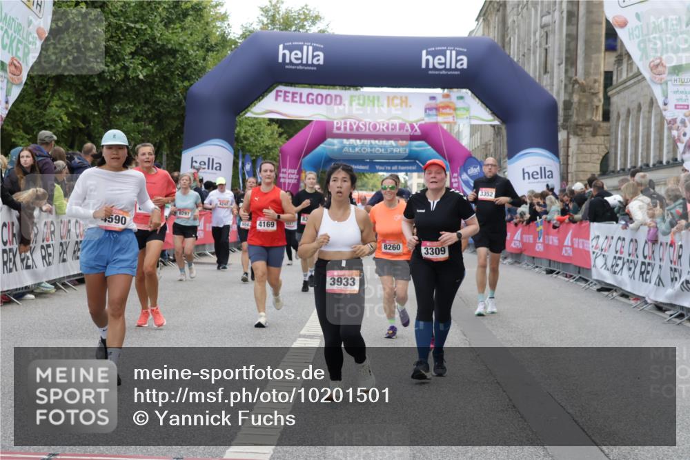 06.09.2026 - CURREX Alsterlauf Yannick Fuchs http://msf.ph/oto/10201501 06.09.2026 10:08:15 Ziel 2363, 2390, 2407, 2785, 3192, 3193, 3194, 3200, 3298, 3309, 3352, 3933, 4169, 4292, 4590, 4727, 5507, 8258, 8260 meine-sportfotos.de