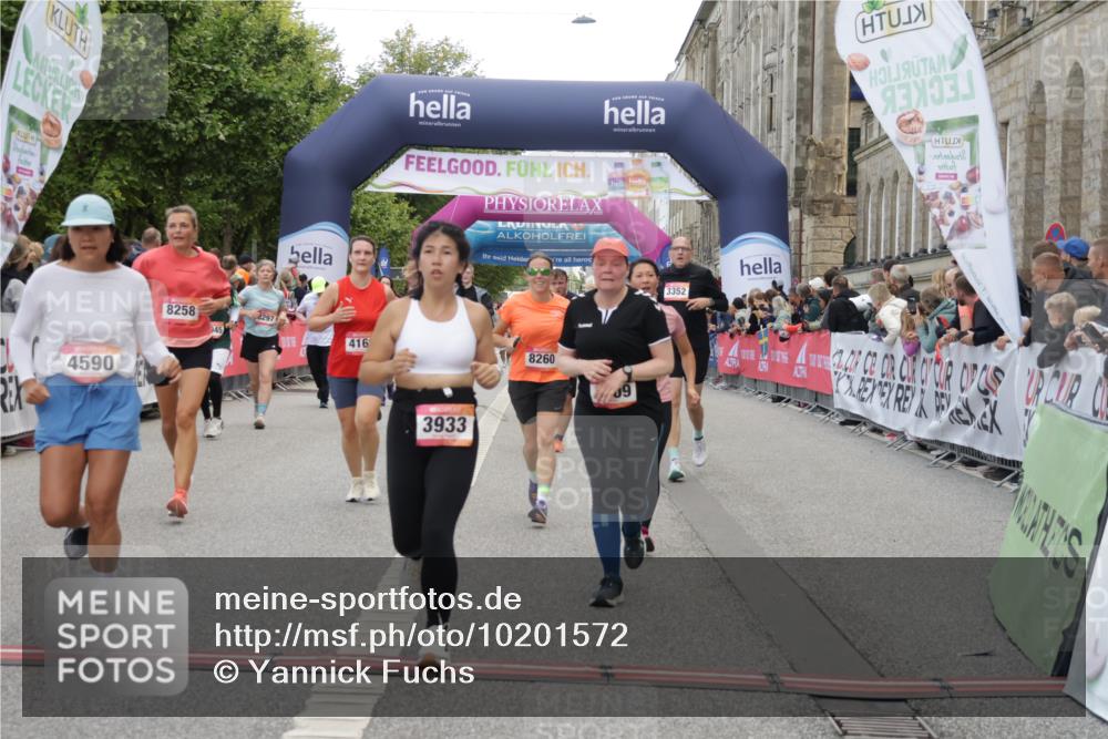 06.09.2026 - CURREX Alsterlauf Yannick Fuchs http://msf.ph/oto/10201572 06.09.2026 10:08:16 Ziel 2363, 2390, 2407, 2785, 3192, 3193, 3194, 3200, 3309, 3352, 3933, 4169, 4292, 4590, 4727, 5342, 5502, 5507, 8045, 8258, 8260, 8297 meine-sportfotos.de