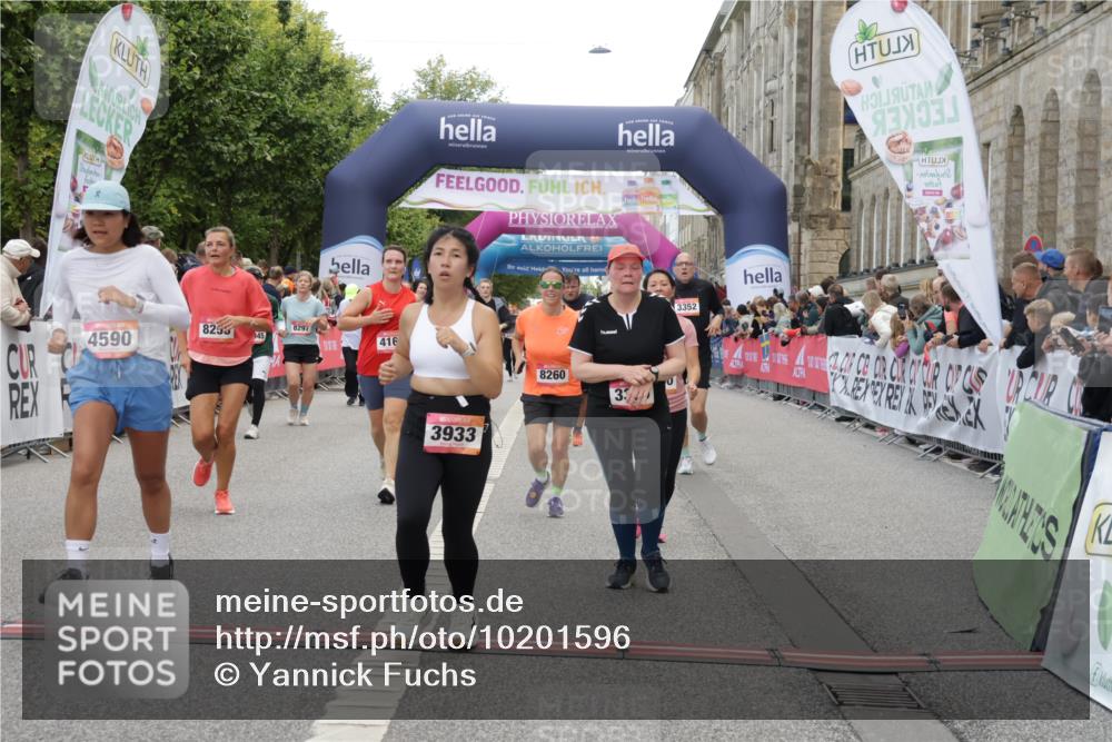 06.09.2026 - CURREX Alsterlauf Yannick Fuchs http://msf.ph/oto/10201596 06.09.2026 10:08:16 Ziel 2363, 2390, 2407, 2785, 3192, 3193, 3194, 3200, 3309, 3352, 3933, 4169, 4292, 4590, 4727, 5342, 5502, 5507, 8045, 8258, 8260, 8297 meine-sportfotos.de