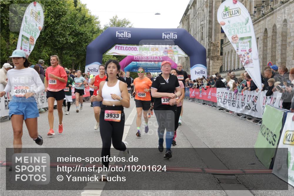 06.09.2026 - CURREX Alsterlauf Yannick Fuchs http://msf.ph/oto/10201624 06.09.2026 10:08:16 Ziel 2363, 2390, 2407, 2785, 3192, 3193, 3194, 3200, 3309, 3352, 3933, 4169, 4292, 4590, 4727, 5342, 5502, 5507, 8045, 8258, 8260, 8297 meine-sportfotos.de