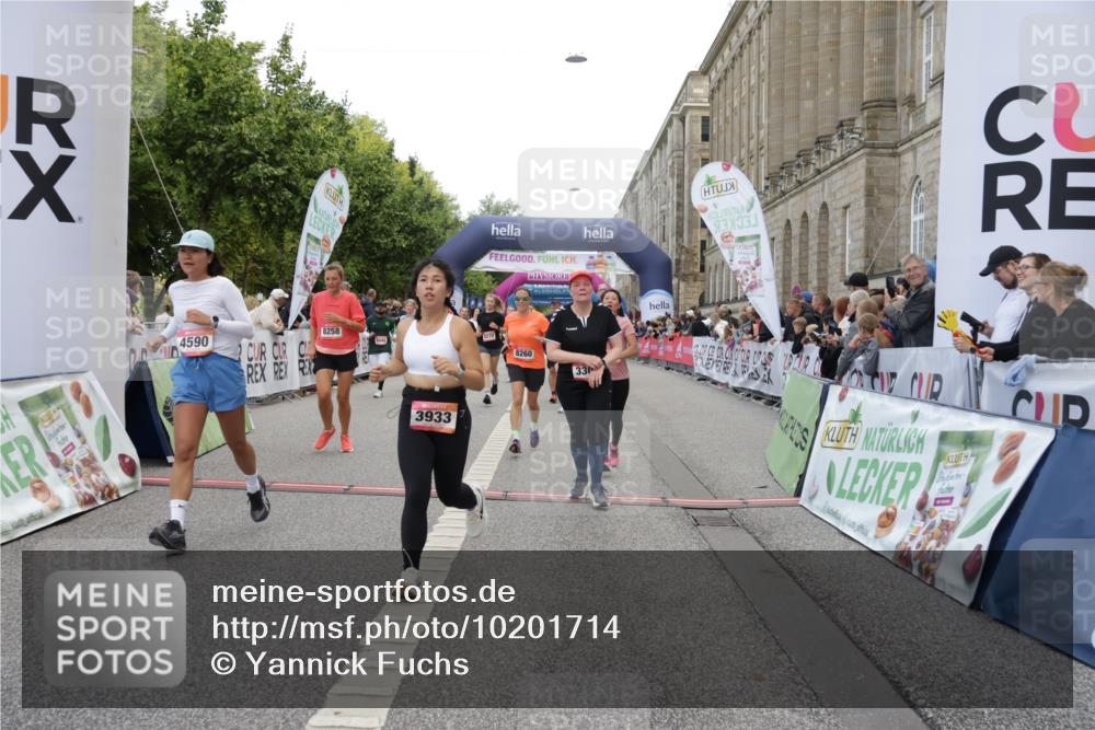 06.09.2026 - CURREX Alsterlauf Yannick Fuchs http://msf.ph/oto/10201714 06.09.2026 10:08:17 Ziel 2363, 2407, 2440, 2785, 3200, 3309, 3352, 3933, 4169, 4292, 4590, 4727, 5342, 5502, 5507, 6473, 8045, 8258, 8260, 8297 meine-sportfotos.de