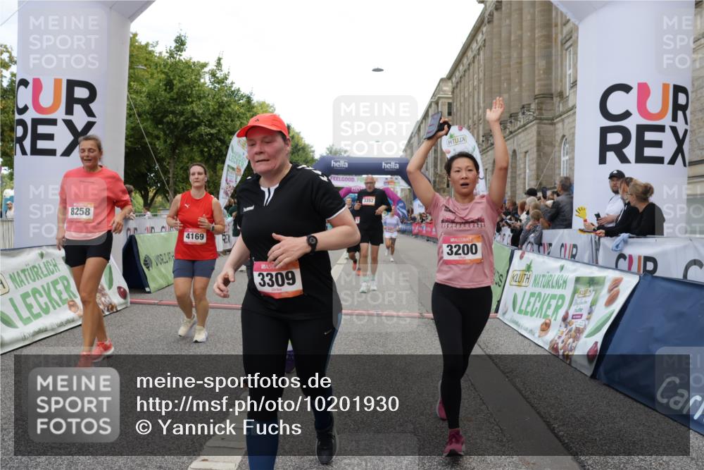 06.09.2026 - CURREX Alsterlauf Yannick Fuchs http://msf.ph/oto/10201930 06.09.2026 10:08:19 Ziel 2155, 2363, 2440, 2785, 3200, 3309, 3352, 3933, 4146, 4169, 4247, 4590, 5342, 5502, 5507, 6473, 8045, 8258, 8260, 8297 meine-sportfotos.de
