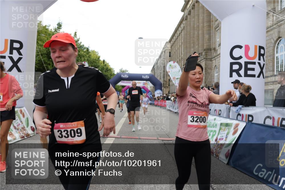 06.09.2026 - CURREX Alsterlauf Yannick Fuchs http://msf.ph/oto/10201961 06.09.2026 10:08:19 Ziel 2155, 2363, 2440, 2785, 3200, 3309, 3352, 3933, 4146, 4169, 4247, 4590, 5342, 5502, 5507, 6473, 8045, 8258, 8260, 8297 meine-sportfotos.de