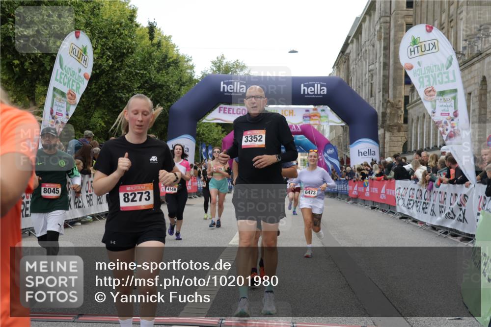 06.09.2026 - CURREX Alsterlauf Yannick Fuchs http://msf.ph/oto/10201980 06.09.2026 10:08:20 Ziel 2155, 2363, 2440, 2504, 2785, 3200, 3309, 3352, 3933, 4146, 4169, 4247, 4399, 4447, 4590, 5342, 5502, 5507, 5582, 6473, 8045, 8258, 8260, 8297 meine-sportfotos.de