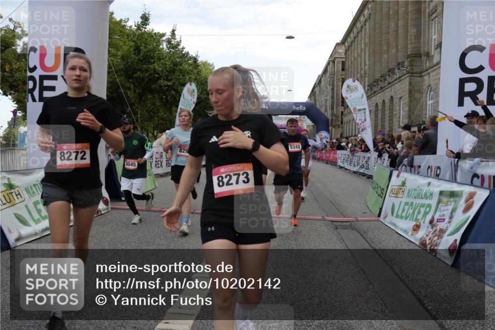 06.09.2026 - CURREX Alsterlauf Yannick Fuchs http://msf.ph/oto/10202142 06.09.2026 10:08:21 Ziel 2080, 2155, 2440, 2504, 3200, 3309, 3352, 3390, 3933, 4146, 4169, 4247, 4399, 4447, 4590, 5342, 5502, 5507, 5582, 6473, 8045, 8258, 8260, 8297 meine-sportfotos.de