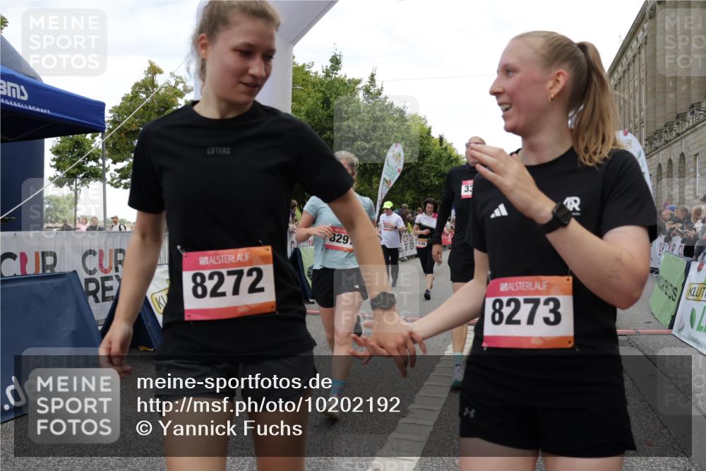 06.09.2026 - CURREX Alsterlauf Yannick Fuchs http://msf.ph/oto/10202192 06.09.2026 10:08:22 Ziel 2080, 2155, 2440, 2504, 3200, 3309, 3352, 3390, 3933, 4146, 4169, 4247, 4399, 4447, 4590, 5342, 5502, 5582, 6473, 8045, 8258, 8260, 8297 meine-sportfotos.de