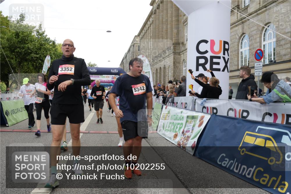 06.09.2026 - CURREX Alsterlauf Yannick Fuchs http://msf.ph/oto/10202255 06.09.2026 10:08:23 Ziel 2035, 2080, 2155, 2440, 2504, 3200, 3309, 3352, 3390, 3933, 4146, 4169, 4247, 4399, 4447, 4590, 5342, 5502, 5582, 6473, 8045, 8258, 8260, 8297 meine-sportfotos.de