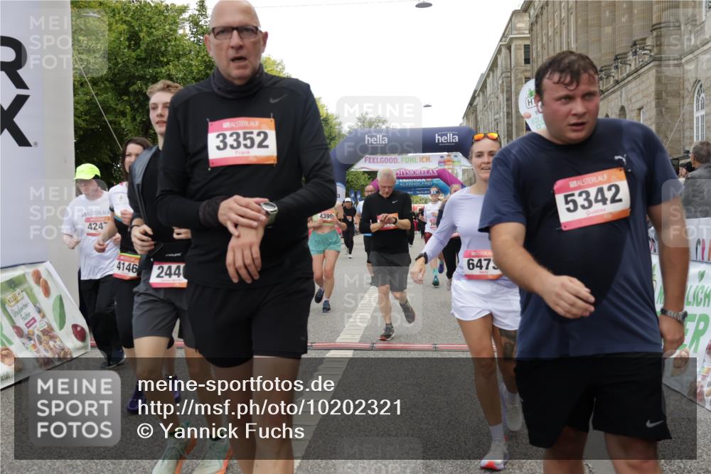 06.09.2026 - CURREX Alsterlauf Yannick Fuchs http://msf.ph/oto/10202321 06.09.2026 10:08:23 Ziel 2035, 2080, 2155, 2440, 2504, 3200, 3309, 3352, 3390, 3933, 4146, 4169, 4247, 4399, 4447, 4590, 5342, 5502, 5582, 6473, 8045, 8258, 8260, 8297 meine-sportfotos.de