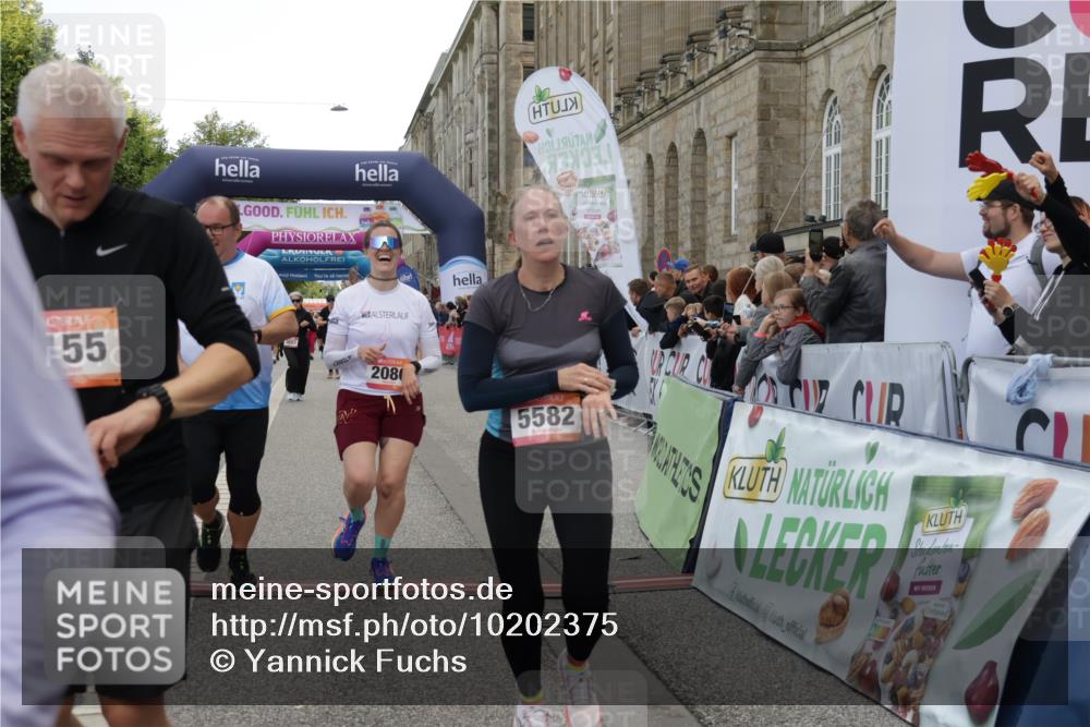 06.09.2026 - CURREX Alsterlauf Yannick Fuchs http://msf.ph/oto/10202375 06.09.2026 10:08:25 Ziel 2035, 2080, 2105, 2155, 2440, 2504, 3093, 3200, 3352, 3390, 4146, 4169, 4247, 4399, 4447, 5030, 5342, 5502, 5582, 6230, 6473, 8045, 8258, 8260, 8297 meine-sportfotos.de