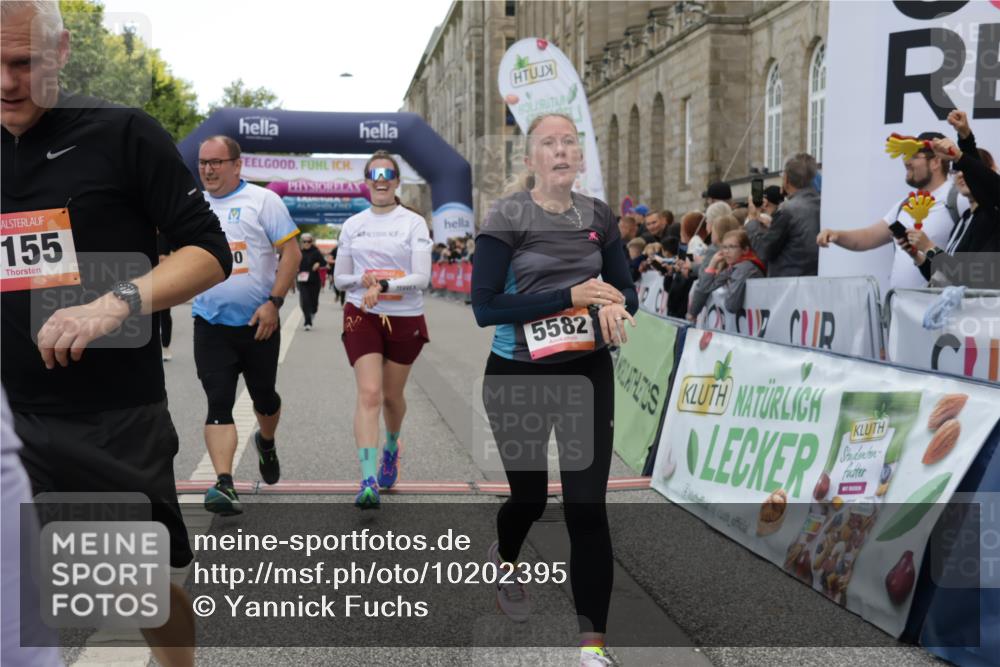 06.09.2026 - CURREX Alsterlauf Yannick Fuchs http://msf.ph/oto/10202395 06.09.2026 10:08:26 Ziel 2035, 2080, 2105, 2155, 2440, 2504, 3093, 3352, 3390, 4146, 4169, 4247, 4399, 4447, 5030, 5342, 5502, 5582, 6230, 6473, 8045, 8297 meine-sportfotos.de