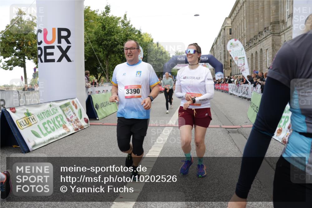 06.09.2026 - CURREX Alsterlauf Yannick Fuchs http://msf.ph/oto/10202526 06.09.2026 10:08:27 Ziel 2035, 2080, 2105, 2155, 2440, 2504, 3093, 3352, 3390, 4146, 4247, 4399, 4447, 4476, 5030, 5342, 5502, 5582, 5854, 6230, 6473, 8045, 8297 meine-sportfotos.de