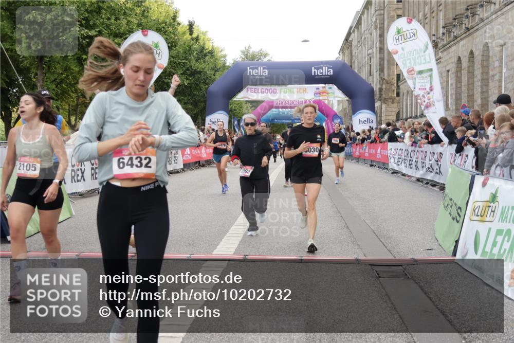 06.09.2026 - CURREX Alsterlauf Yannick Fuchs http://msf.ph/oto/10202732 06.09.2026 10:08:29 Ziel 2035, 2080, 2105, 2155, 2440, 2504, 3082, 3093, 3390, 4146, 4247, 4399, 4447, 4476, 5030, 5140, 5582, 5854, 6230, 6473 meine-sportfotos.de