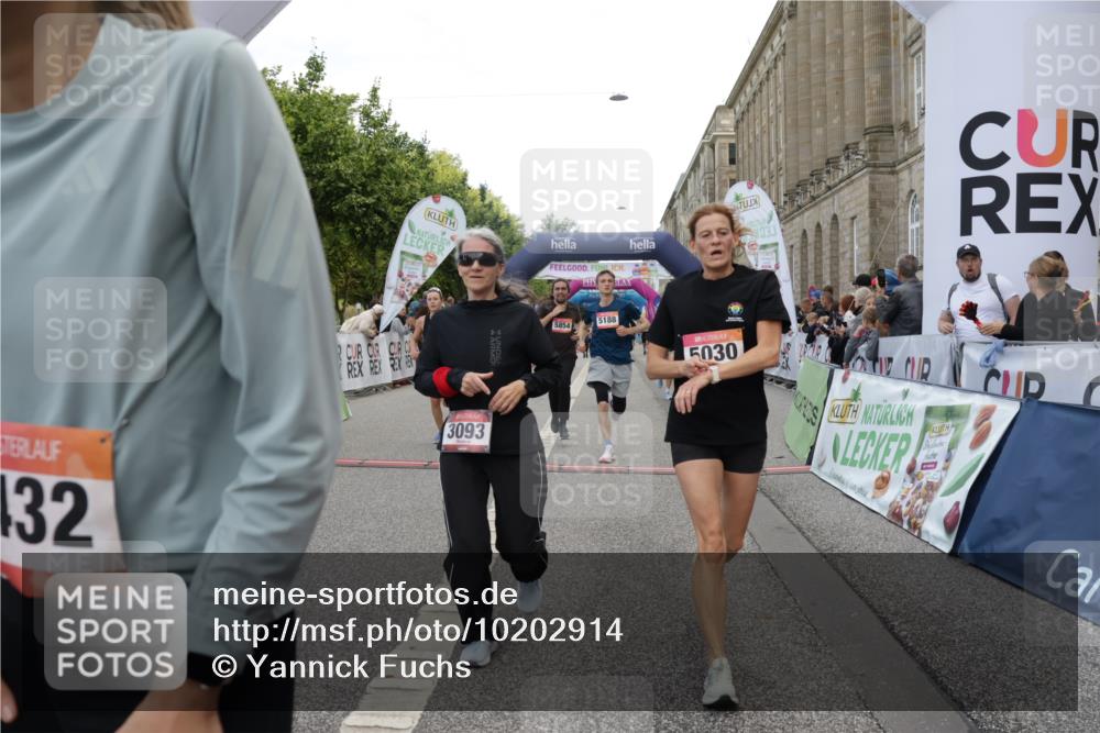 06.09.2026 - CURREX Alsterlauf Yannick Fuchs http://msf.ph/oto/10202914 06.09.2026 10:08:31 Ziel 2035, 2080, 2105, 2155, 2504, 3082, 3093, 3390, 3888, 3889, 4399, 4447, 4476, 4651, 5030, 5140, 5582, 5854, 6230 meine-sportfotos.de