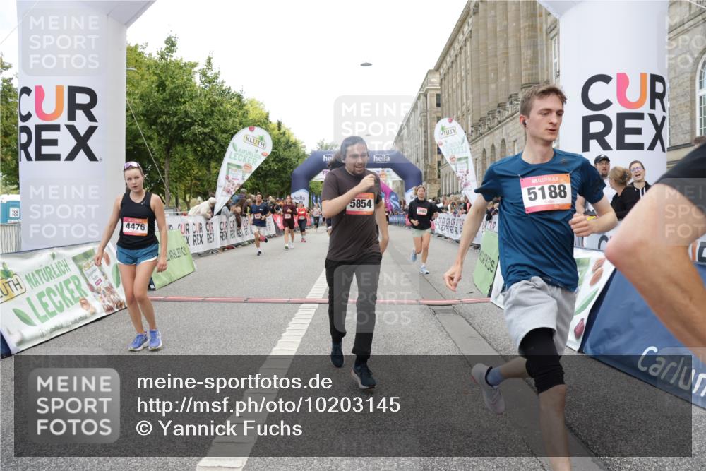 06.09.2026 - CURREX Alsterlauf Yannick Fuchs http://msf.ph/oto/10203145 06.09.2026 10:08:33 Ziel 2035, 2080, 2105, 2491, 3082, 3093, 3390, 3888, 3889, 4476, 4651, 5030, 5140, 5854, 6230 meine-sportfotos.de
