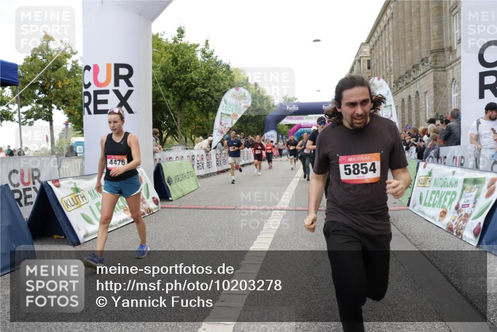06.09.2026 - CURREX Alsterlauf Yannick Fuchs http://msf.ph/oto/10203278 06.09.2026 10:08:34 Ziel 2035, 2105, 2491, 3082, 3093, 3888, 3889, 4476, 4651, 5030, 5140, 5233, 5550, 5854, 6230 meine-sportfotos.de