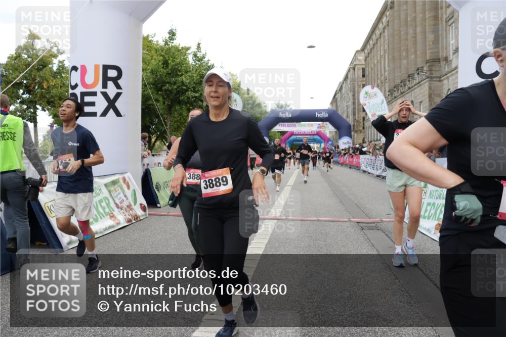 06.09.2026 - CURREX Alsterlauf Yannick Fuchs http://msf.ph/oto/10203460 06.09.2026 10:08:36 Ziel 2105, 2491, 3082, 3093, 3482, 3836, 3888, 3889, 4185, 4476, 4651, 5030, 5140, 5233, 5319, 5550, 5854, 6230 meine-sportfotos.de
