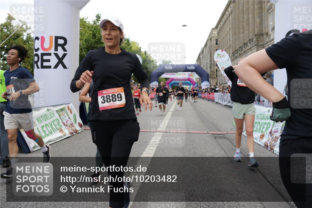 06.09.2026 - CURREX Alsterlauf Yannick Fuchs http://msf.ph/oto/10203482 06.09.2026 10:08:36 Ziel 2105, 2491, 3082, 3093, 3482, 3836, 3888, 3889, 4185, 4476, 4651, 5030, 5140, 5233, 5319, 5550, 5854, 6230 meine-sportfotos.de