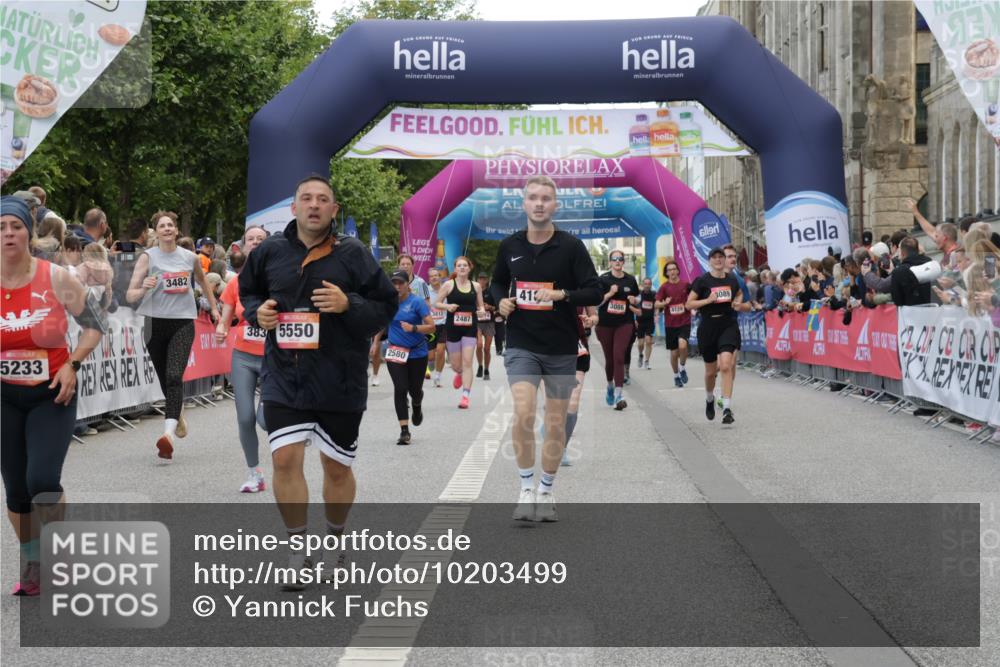 06.09.2026 - CURREX Alsterlauf Yannick Fuchs http://msf.ph/oto/10203499 06.09.2026 10:08:37 Ziel 2491, 2580, 3082, 3093, 3482, 3836, 3888, 3889, 4185, 4476, 4651, 5030, 5140, 5233, 5319, 5550, 5854, 6230 meine-sportfotos.de