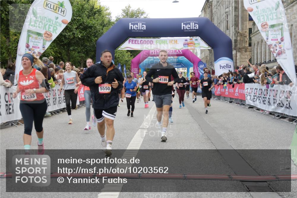 06.09.2026 - CURREX Alsterlauf Yannick Fuchs http://msf.ph/oto/10203562 06.09.2026 10:08:38 Ziel 2450, 2487, 2491, 2580, 3082, 3482, 3836, 3888, 3889, 4185, 4476, 4651, 5140, 5233, 5319, 5550, 5854, 8089 meine-sportfotos.de