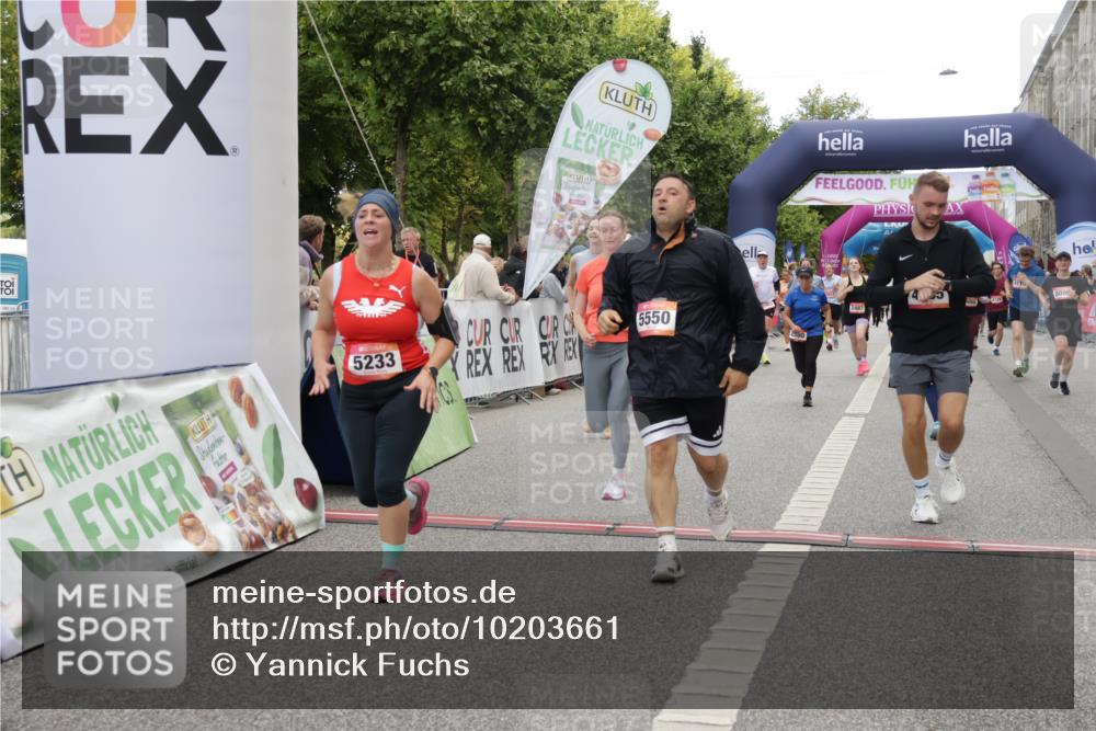 06.09.2026 - CURREX Alsterlauf Yannick Fuchs http://msf.ph/oto/10203661 06.09.2026 10:08:39 Ziel 2374, 2450, 2487, 2491, 2580, 3082, 3482, 3836, 3888, 3889, 4115, 4185, 4476, 4651, 5140, 5233, 5319, 5550, 5854, 8089 meine-sportfotos.de