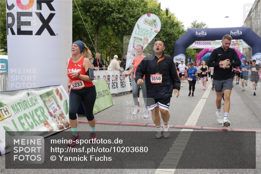 06.09.2026 - CURREX Alsterlauf Yannick Fuchs http://msf.ph/oto/10203680 06.09.2026 10:08:39 Ziel 2374, 2450, 2487, 2491, 2580, 3082, 3482, 3836, 3888, 3889, 4115, 4185, 4476, 4651, 5140, 5233, 5319, 5550, 5854, 8089 meine-sportfotos.de