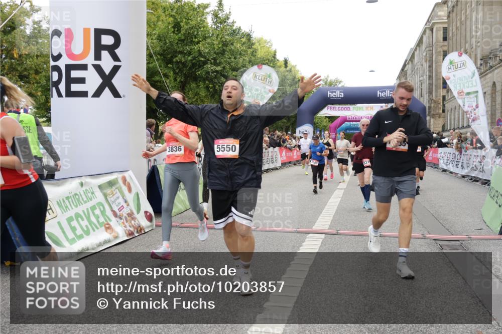 06.09.2026 - CURREX Alsterlauf Yannick Fuchs http://msf.ph/oto/10203857 06.09.2026 10:08:40 Ziel 2374, 2450, 2487, 2491, 2580, 3082, 3482, 3836, 3888, 3889, 4115, 4185, 4233, 4651, 5130, 5140, 5233, 5319, 5550, 5985, 8089 meine-sportfotos.de