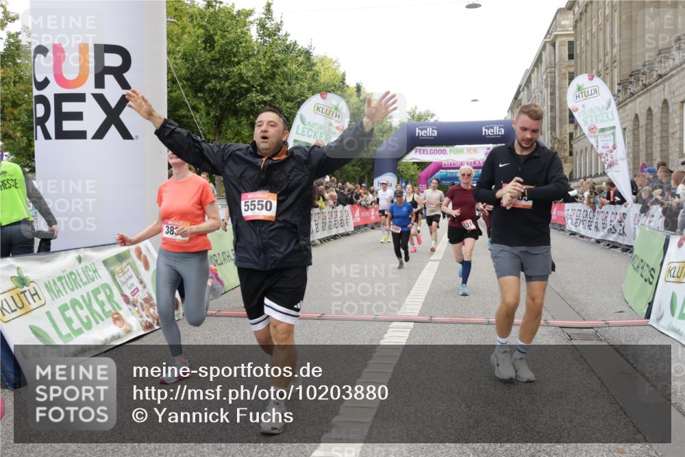 06.09.2026 - CURREX Alsterlauf Yannick Fuchs http://msf.ph/oto/10203880 06.09.2026 10:08:40 Ziel 2374, 2450, 2487, 2491, 2580, 3082, 3482, 3836, 3888, 3889, 4115, 4185, 4233, 4651, 5130, 5140, 5233, 5319, 5550, 5985, 8089 meine-sportfotos.de