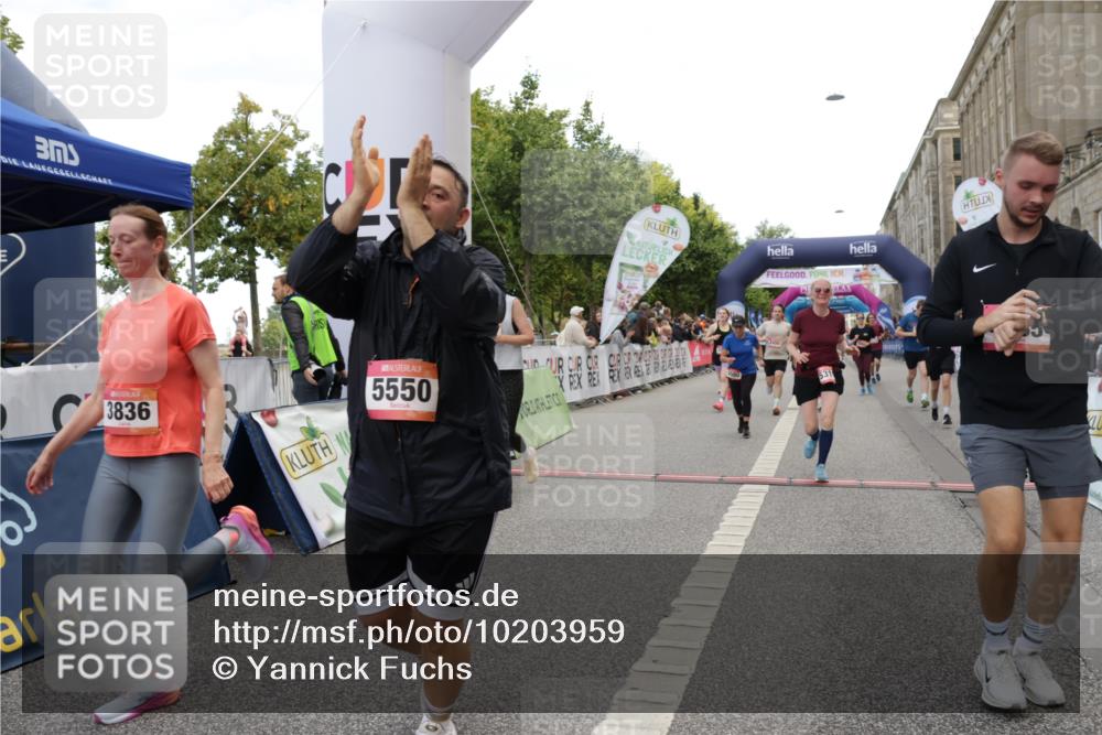 06.09.2026 - CURREX Alsterlauf Yannick Fuchs http://msf.ph/oto/10203959 06.09.2026 10:08:41 Ziel 2374, 2450, 2487, 2491, 2580, 3082, 3086, 3400, 3482, 3836, 3888, 3889, 4115, 4129, 4185, 4233, 4651, 5130, 5140, 5233, 5319, 5550, 5985, 8089 meine-sportfotos.de