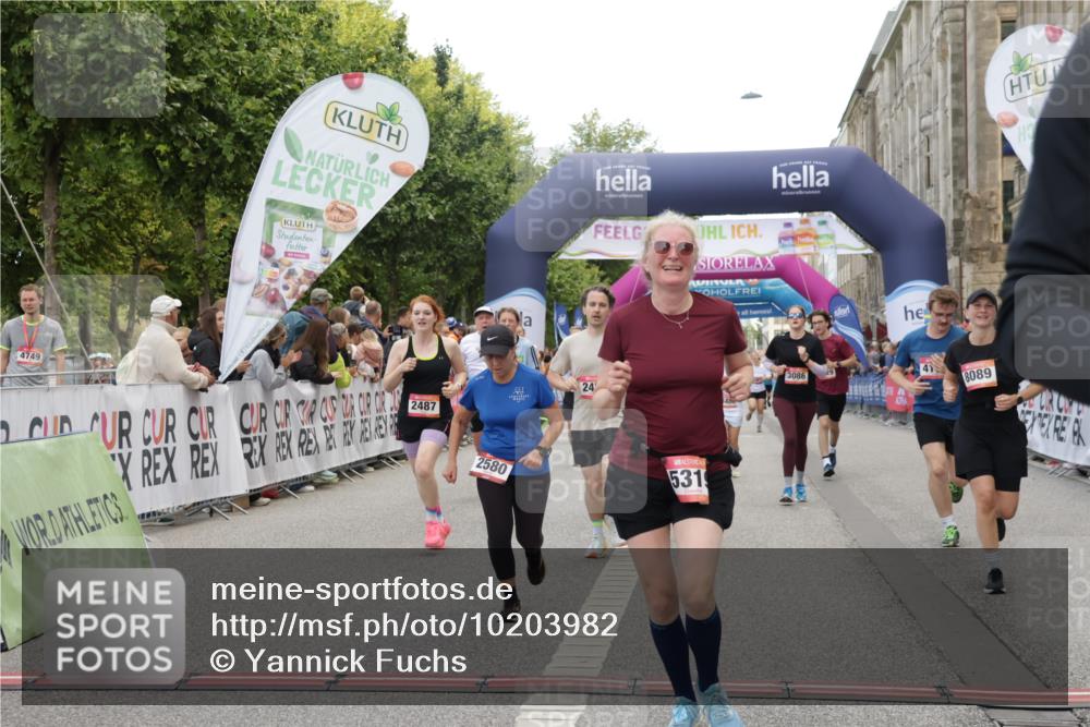 06.09.2026 - CURREX Alsterlauf Yannick Fuchs http://msf.ph/oto/10203982 06.09.2026 10:08:41 Ziel 2374, 2450, 2487, 2491, 2580, 3082, 3086, 3400, 3482, 3836, 3888, 3889, 4115, 4129, 4185, 4233, 4651, 5130, 5140, 5233, 5319, 5550, 5985, 8089 meine-sportfotos.de