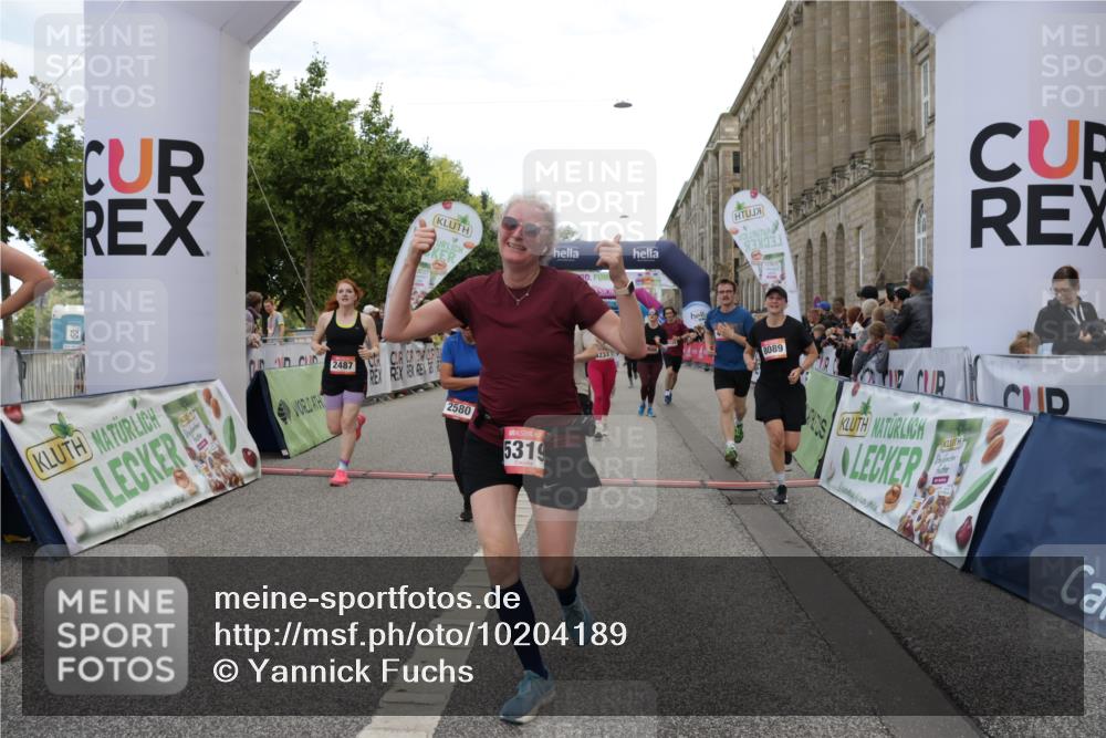 06.09.2026 - CURREX Alsterlauf Yannick Fuchs http://msf.ph/oto/10204189 06.09.2026 10:08:43 Ziel 2374, 2450, 2487, 2491, 2580, 3086, 3400, 3482, 3811, 3812, 3836, 3888, 4115, 4129, 4185, 4233, 5130, 5233, 5319, 5550, 5985, 8089 meine-sportfotos.de