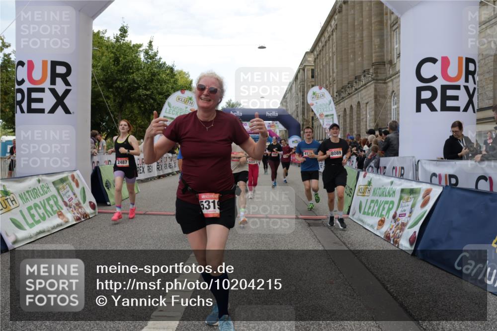 06.09.2026 - CURREX Alsterlauf Yannick Fuchs http://msf.ph/oto/10204215 06.09.2026 10:08:43 Ziel 2374, 2450, 2487, 2491, 2580, 3086, 3400, 3482, 3811, 3812, 3836, 3888, 4115, 4129, 4185, 4233, 5130, 5233, 5319, 5550, 5985, 8089 meine-sportfotos.de