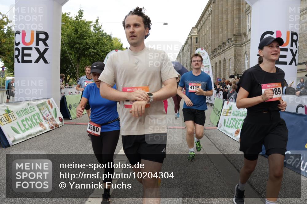 06.09.2026 - CURREX Alsterlauf Yannick Fuchs http://msf.ph/oto/10204304 06.09.2026 10:08:44 Ziel 2374, 2450, 2487, 2491, 2580, 3086, 3400, 3482, 3540, 3811, 3812, 3836, 4115, 4129, 4185, 4233, 5130, 5233, 5319, 5550, 5985, 8089 meine-sportfotos.de