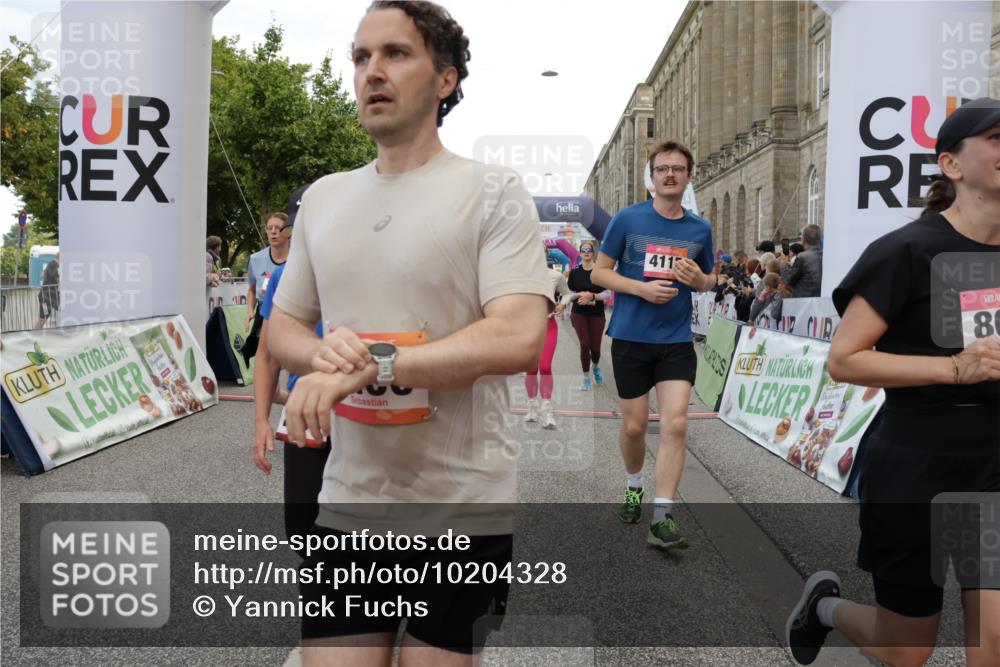 06.09.2026 - CURREX Alsterlauf Yannick Fuchs http://msf.ph/oto/10204328 06.09.2026 10:08:44 Ziel 2374, 2450, 2487, 2491, 2580, 3086, 3400, 3482, 3540, 3811, 3812, 3836, 4115, 4129, 4185, 4233, 5130, 5233, 5319, 5550, 5985, 8089 meine-sportfotos.de