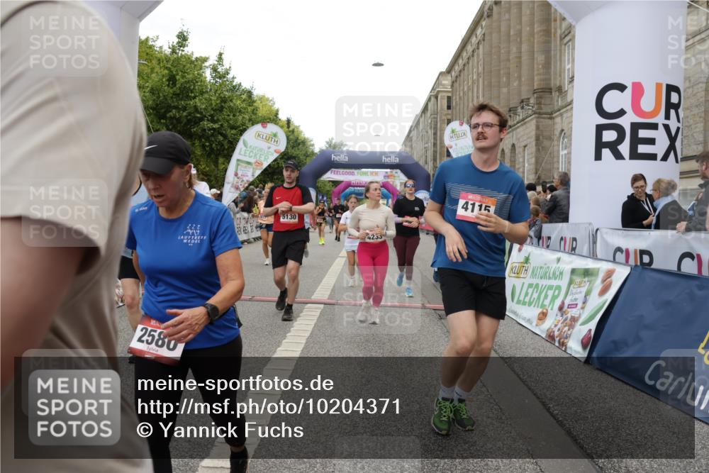 06.09.2026 - CURREX Alsterlauf Yannick Fuchs http://msf.ph/oto/10204371 06.09.2026 10:08:45 Ziel 2374, 2450, 2487, 2580, 3086, 3400, 3482, 3540, 3811, 3812, 3836, 4115, 4129, 4185, 4233, 5130, 5233, 5319, 5550, 5985, 8089 meine-sportfotos.de