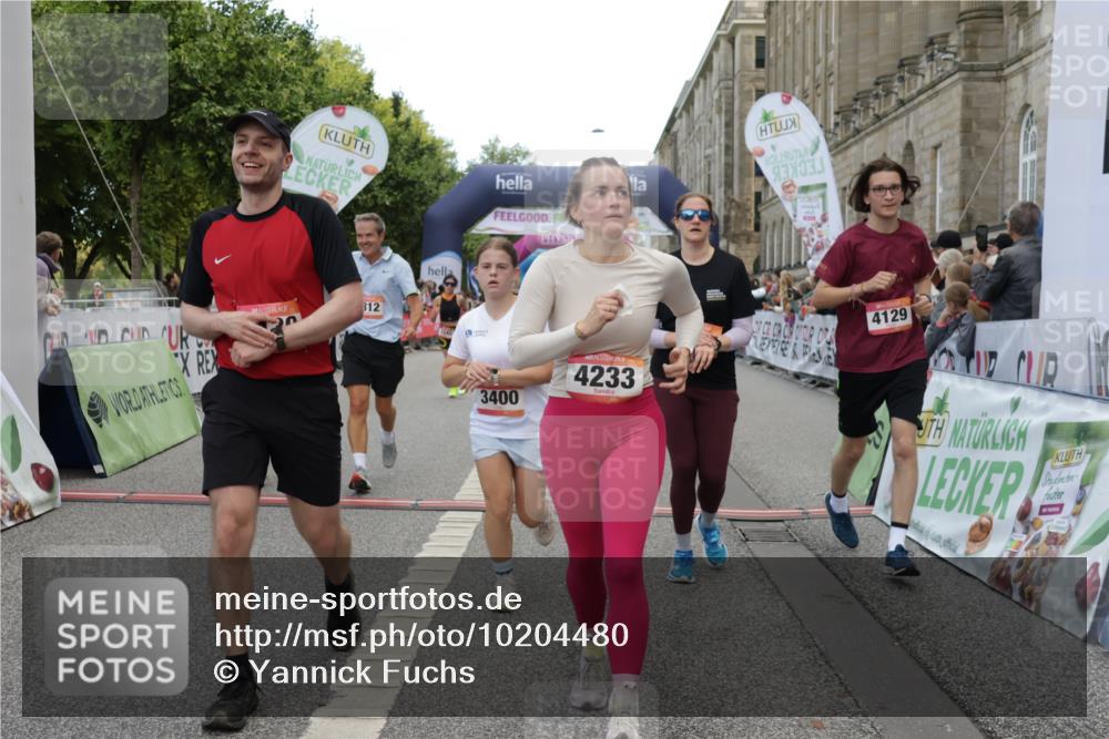 06.09.2026 - CURREX Alsterlauf Yannick Fuchs http://msf.ph/oto/10204480 06.09.2026 10:08:46 Ziel 2374, 2450, 2487, 2580, 3086, 3400, 3482, 3540, 3811, 3812, 3836, 4115, 4129, 4185, 4233, 4746, 5130, 5233, 5319, 5367, 5550, 5985, 8089 meine-sportfotos.de